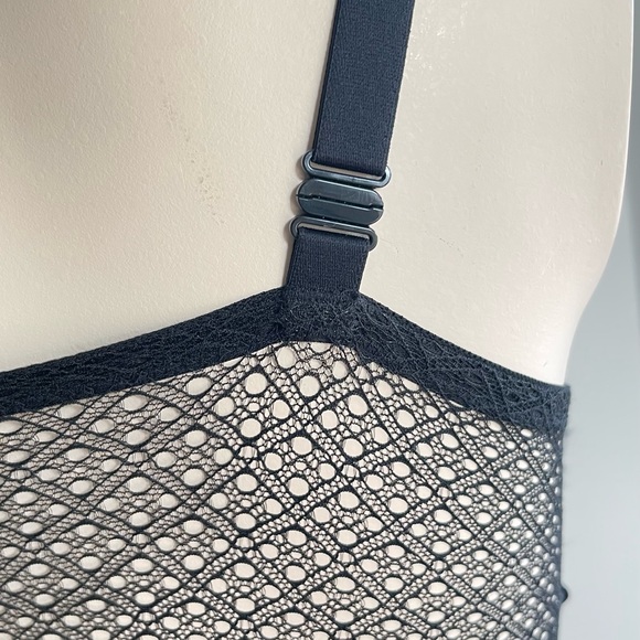Blk mesh Bralette with cups - Picture 4 of 4